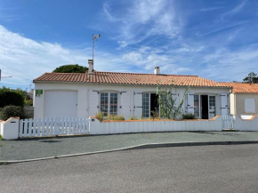 Maison proche plage avec jardin, prêt vélos, internet et espace lingerie - FR-1-426-545